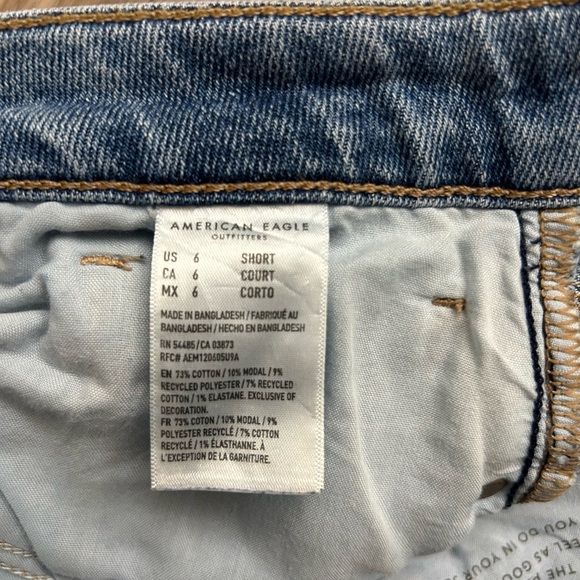 American Eagle Mom Jean - size 6 short - Picture 2 of 4